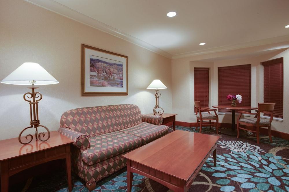 Staybridge Suites Corning By Ihg Εξωτερικό φωτογραφία